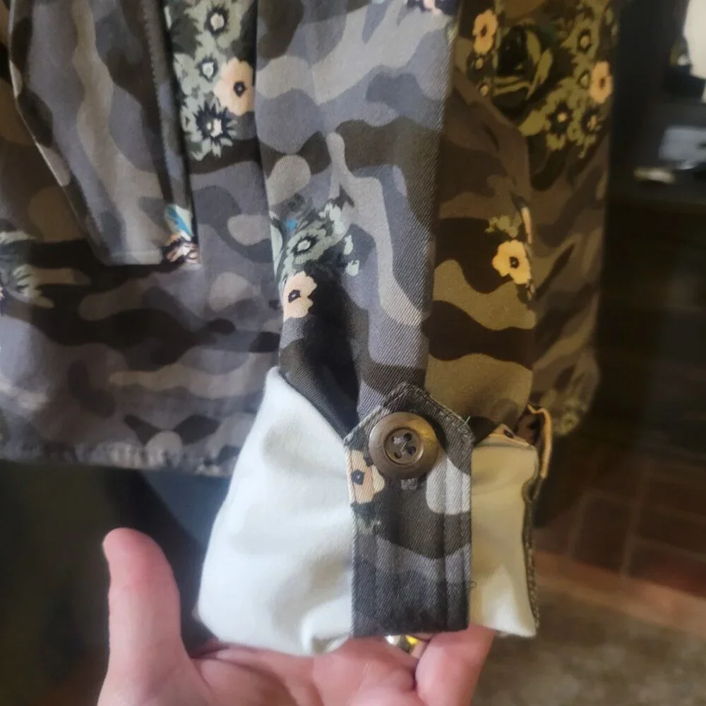 NWOT Montana Co Floral/Camo in Greens/Cream Cropped Front Jacket - Size L